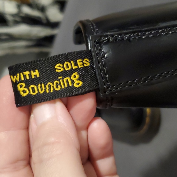 DR MARTENS 1460 WOMEN'S LACE UP BOOTS - Picture 2 of 5